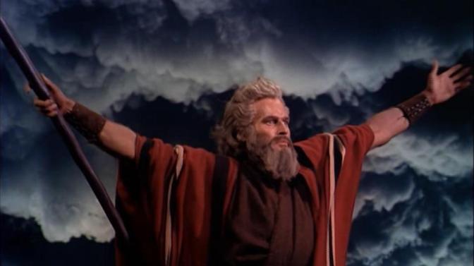 Charlton_Heston_in_The_Ten_Commandments_film_trailer.jpg